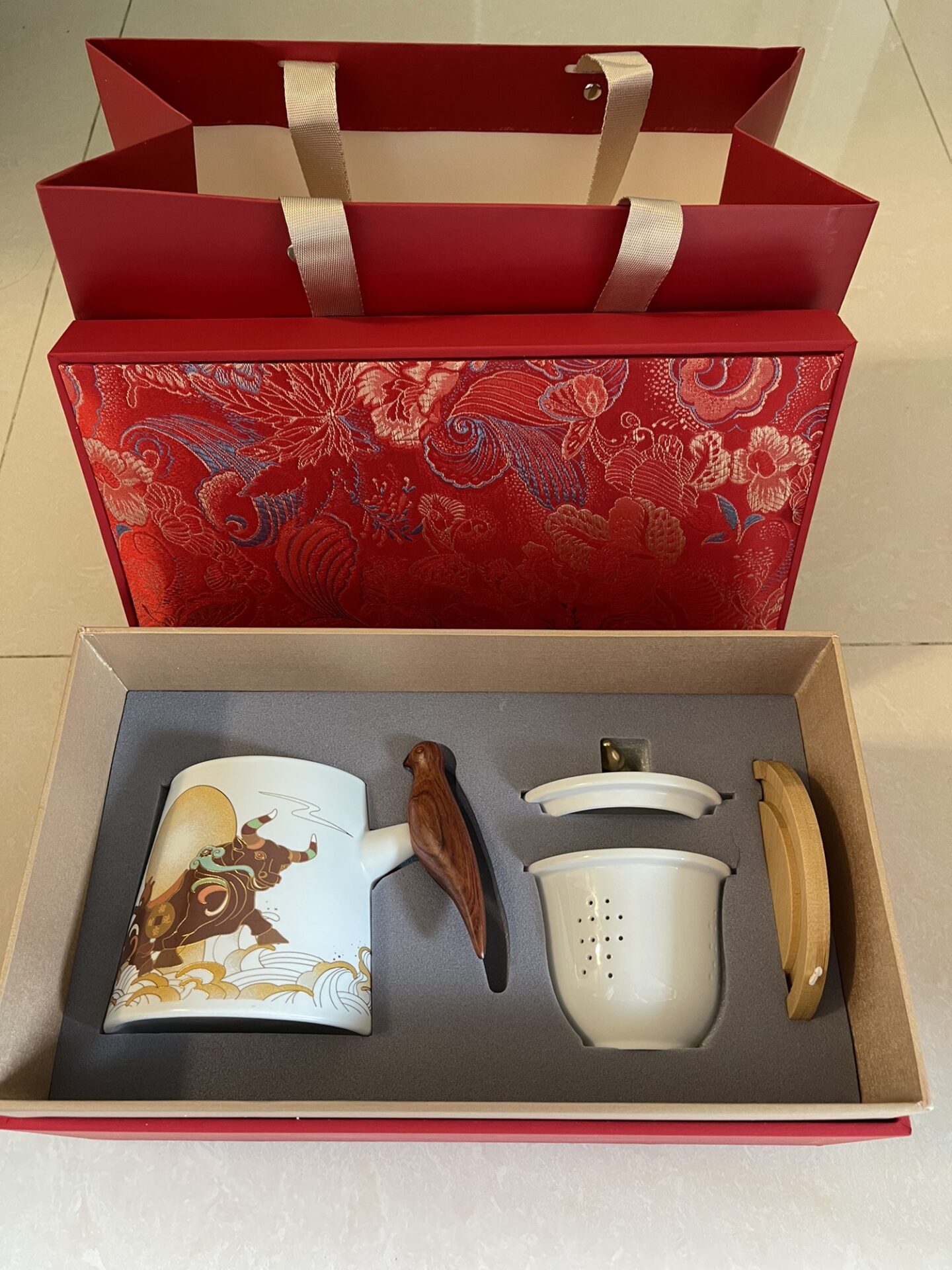 Click to view full screen Jumping Carp Steeping Tea Mug with Infuser and Lid 13.5 OZ photo review