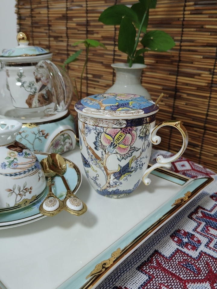 Click to view full screen Feicui Bone China Mug with Lid photo review
