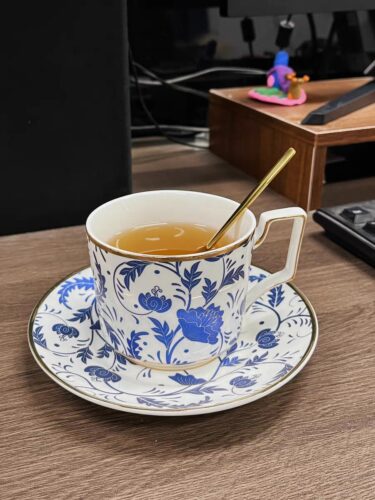 Classic Blue-and-White English Tea Set Porcelain Teapot Set photo review