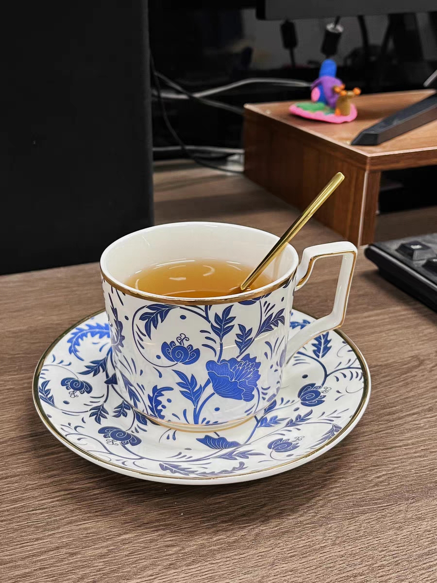 Click to view full screen Classic Blue-and-White English Tea Set Porcelain Teapot Set photo review