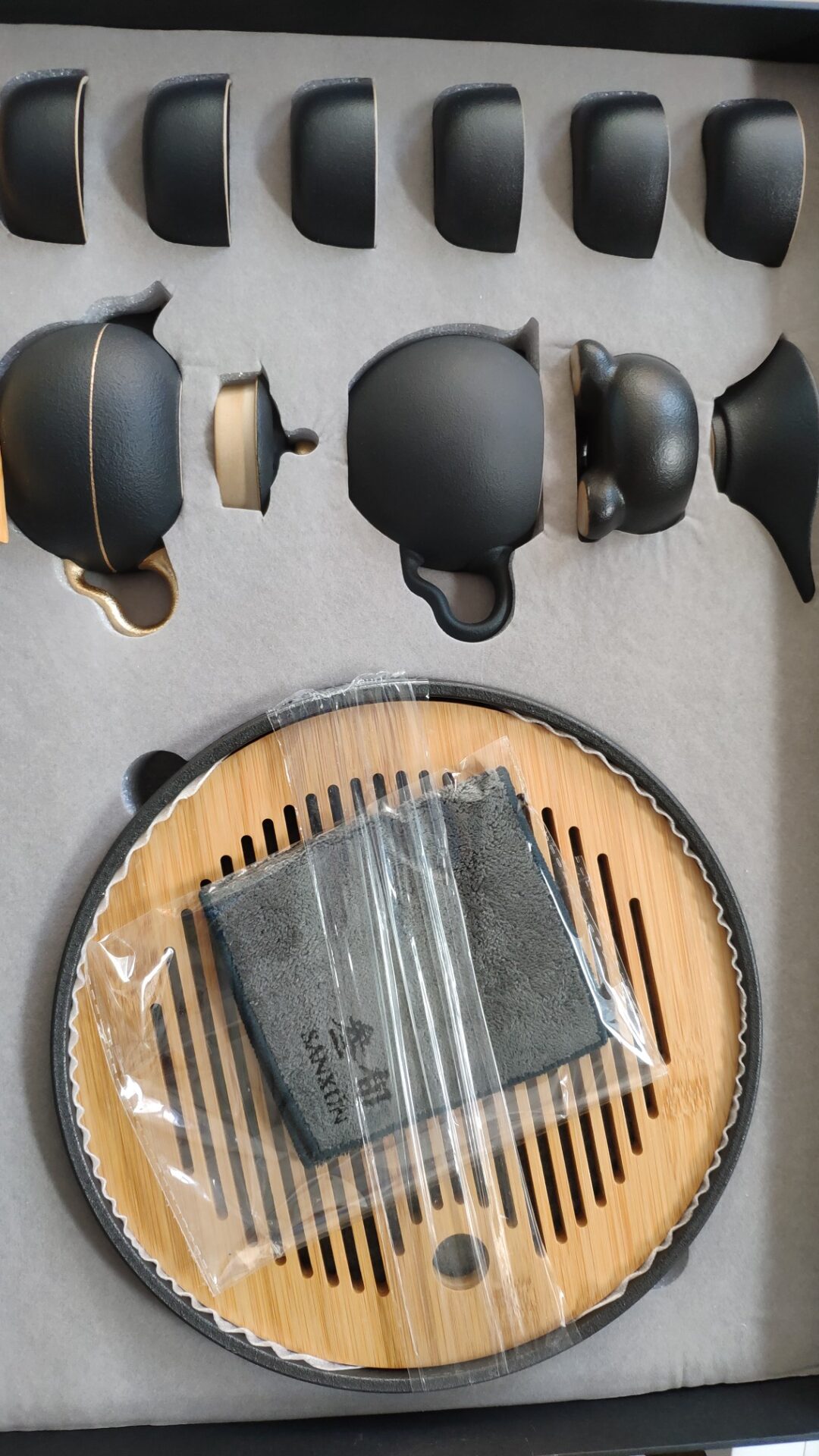 Riveting Chinese Gongfu Tea Set Ceramic with Tray photo review