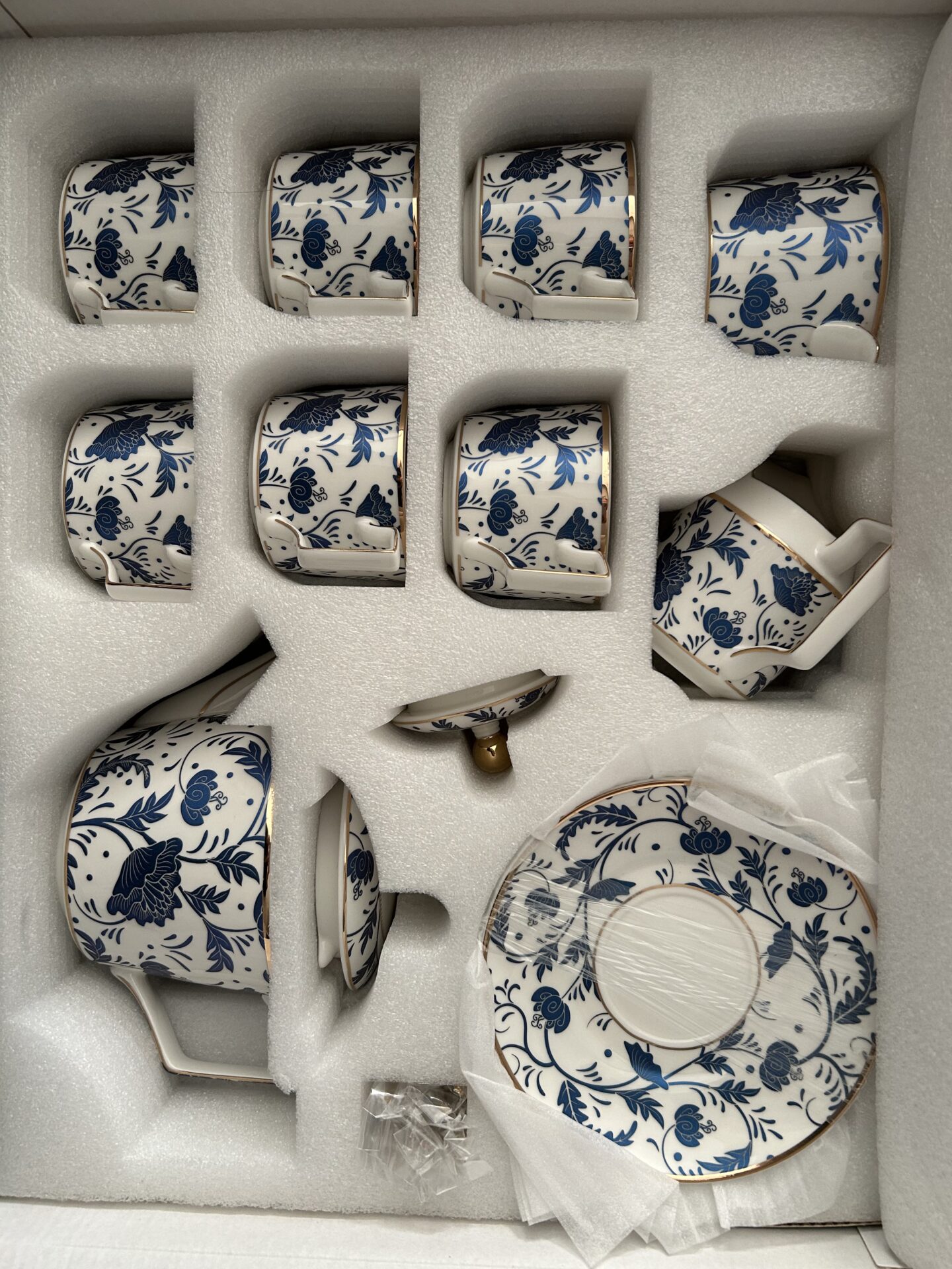 Classic Blue-and-White English Tea Set Porcelain Teapot Set photo review
