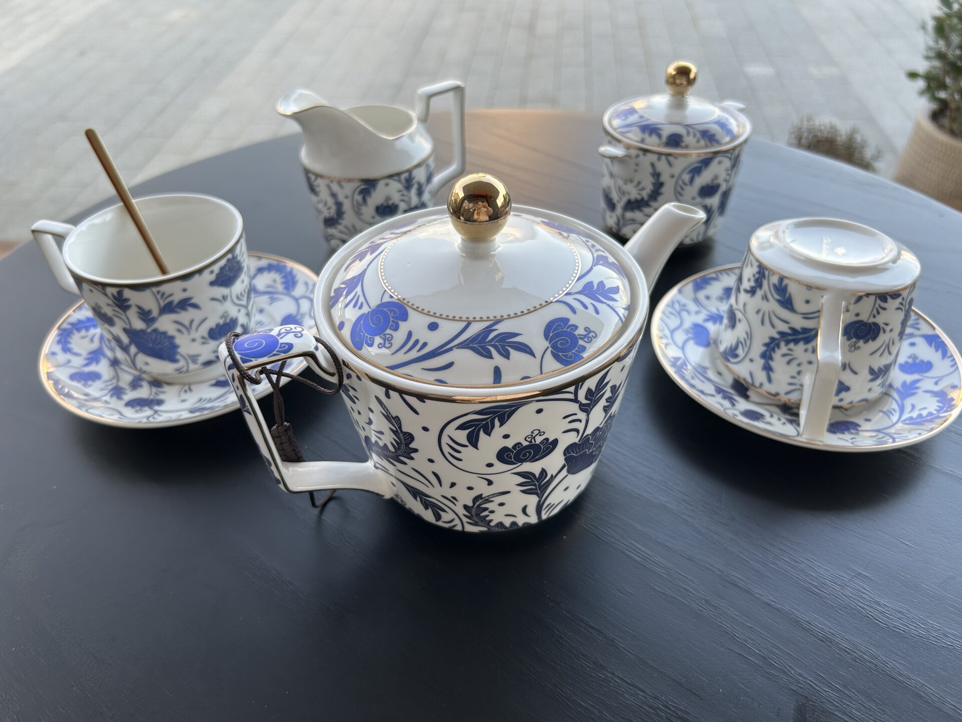 Click to view full screen Classic Blue-and-White English Tea Set Porcelain Teapot Set photo review