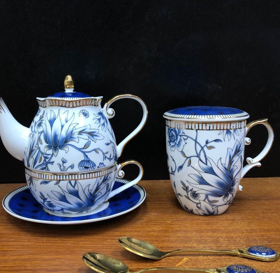 Click to view full screen Yucca Bone China Mug with Lid photo review