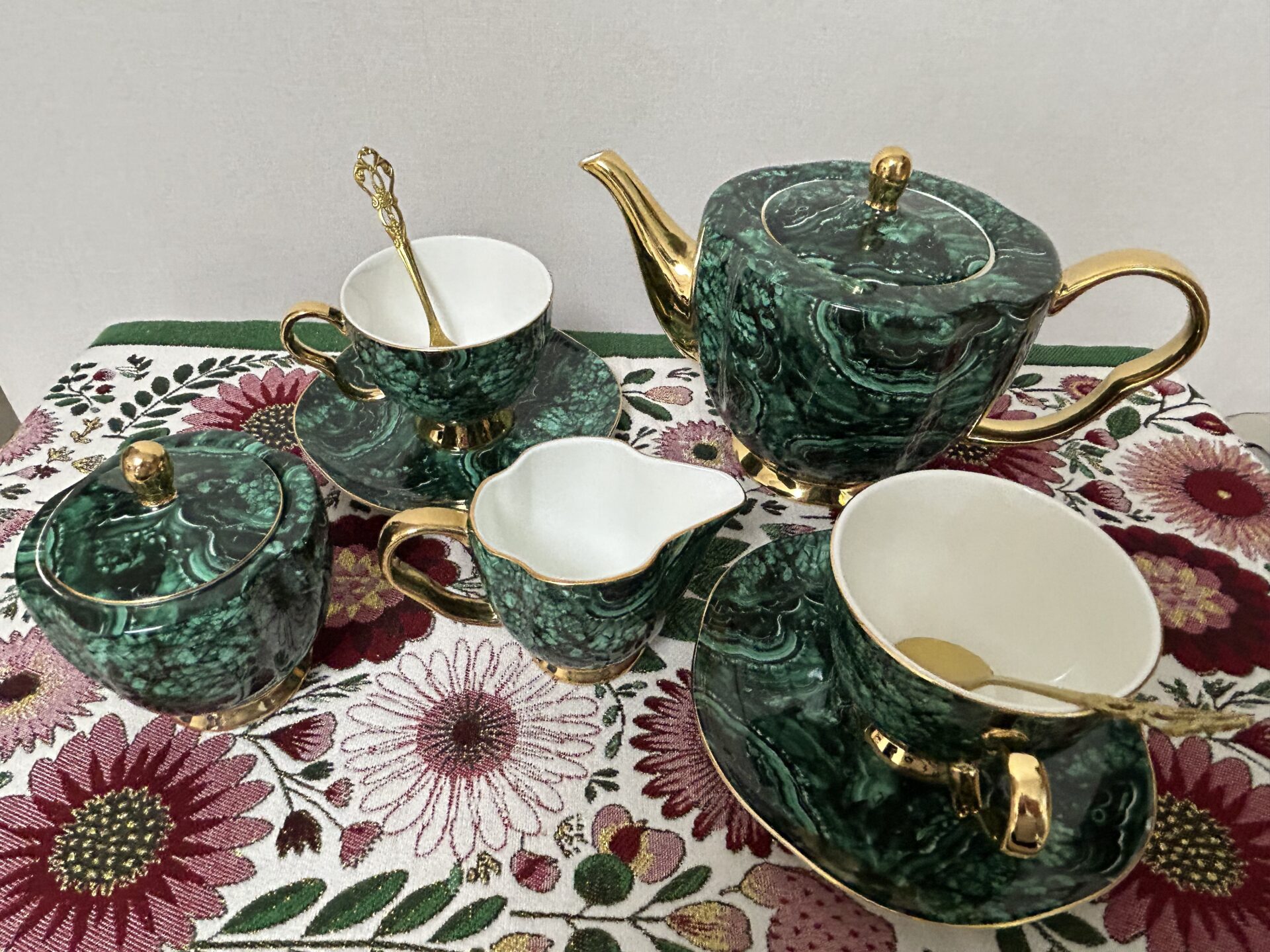 Click to view full screen Luxury English Tea Set Porcelain Teapot Set Green photo review