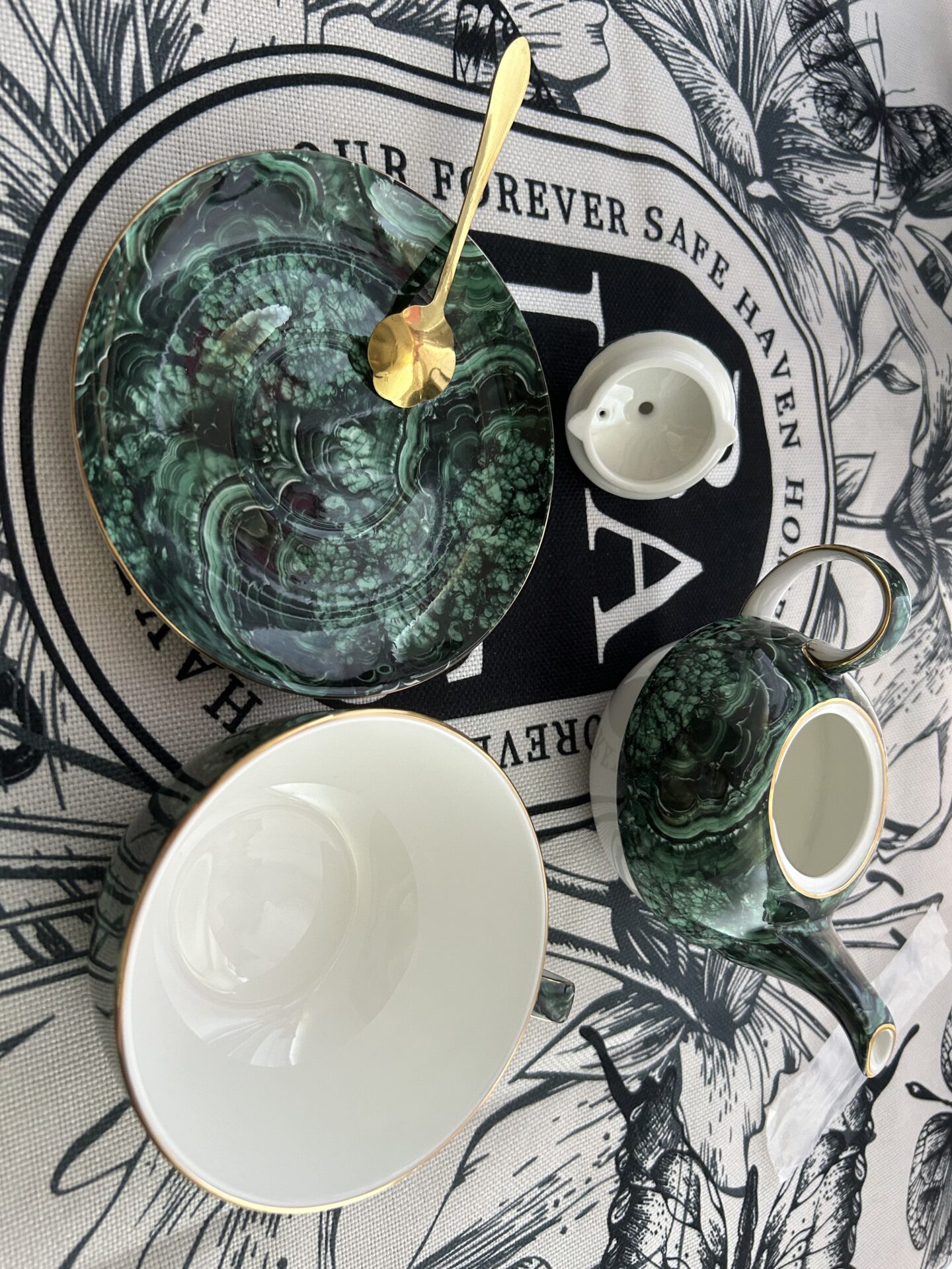 Click to view full screen Green Tea for One Set Porcelain Teapot Set photo review