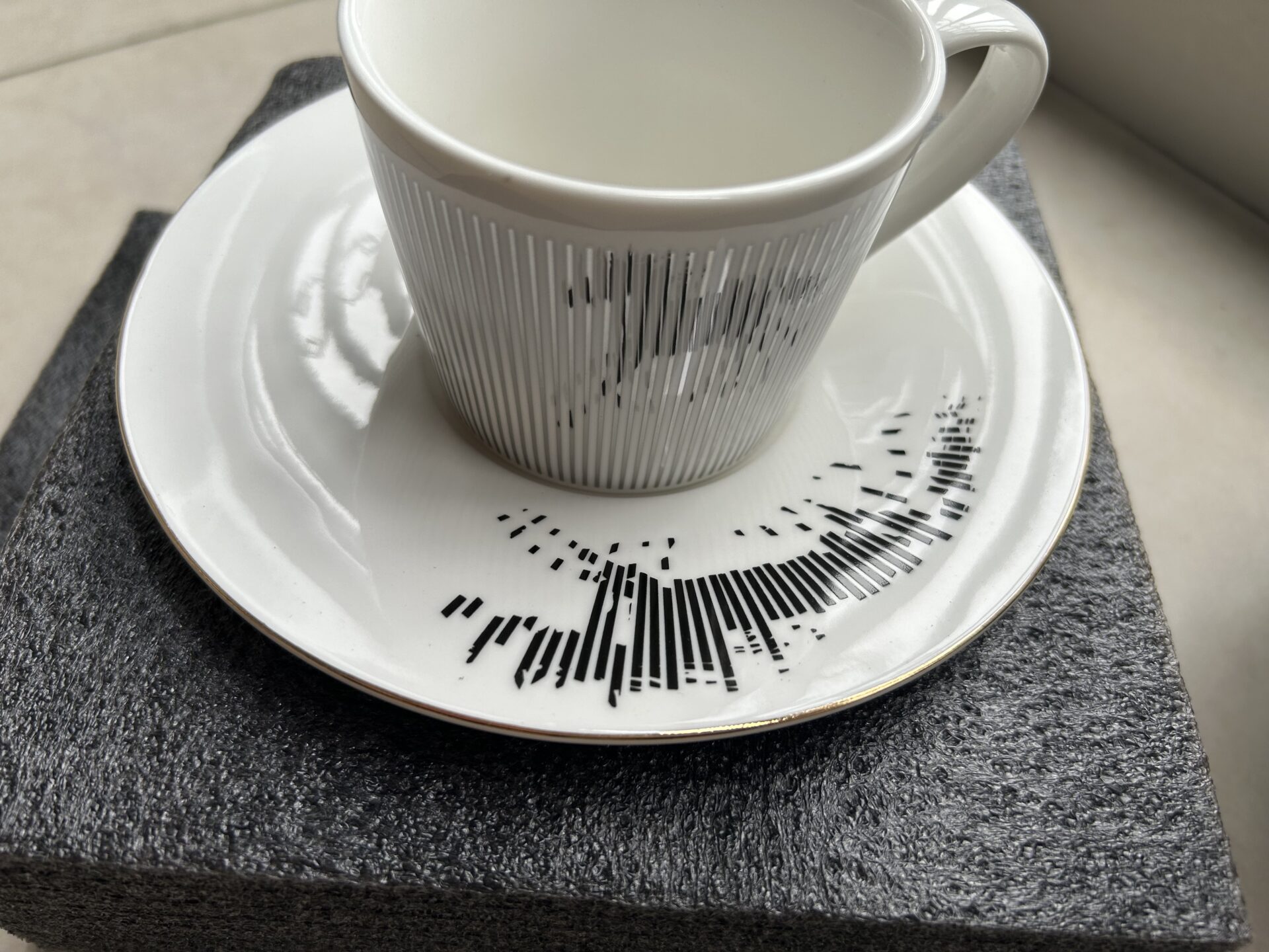 Click to view full screen Moving Reflection Tea Cup and Saucer Set Porcelain photo review