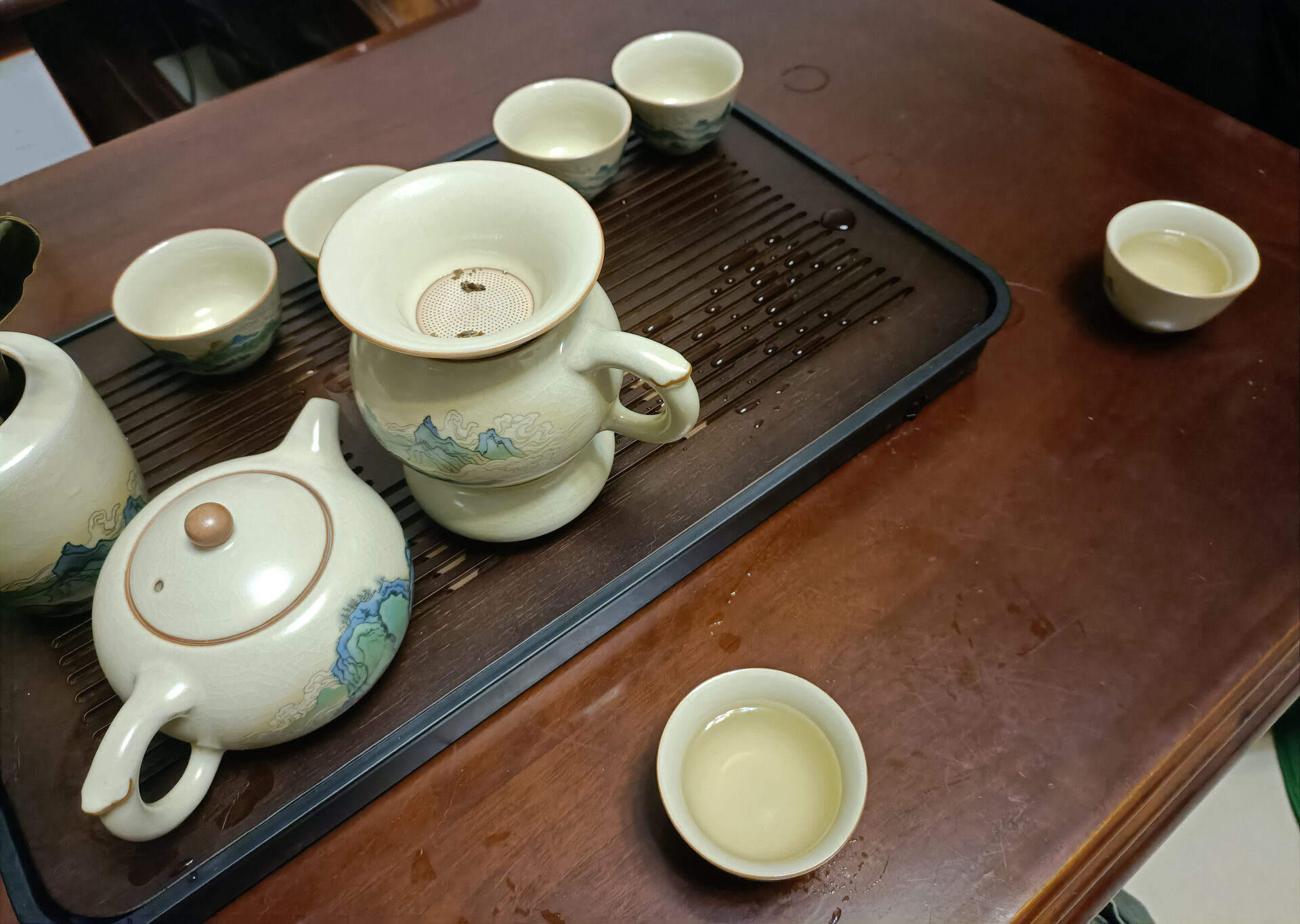 Click to view full screen Mountain-range Chinese Gongfu Tea Set Porcelain photo review