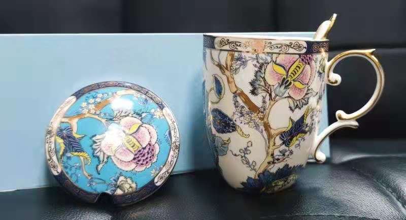 Click to view full screen Feicui Bone China Mug with Lid photo review