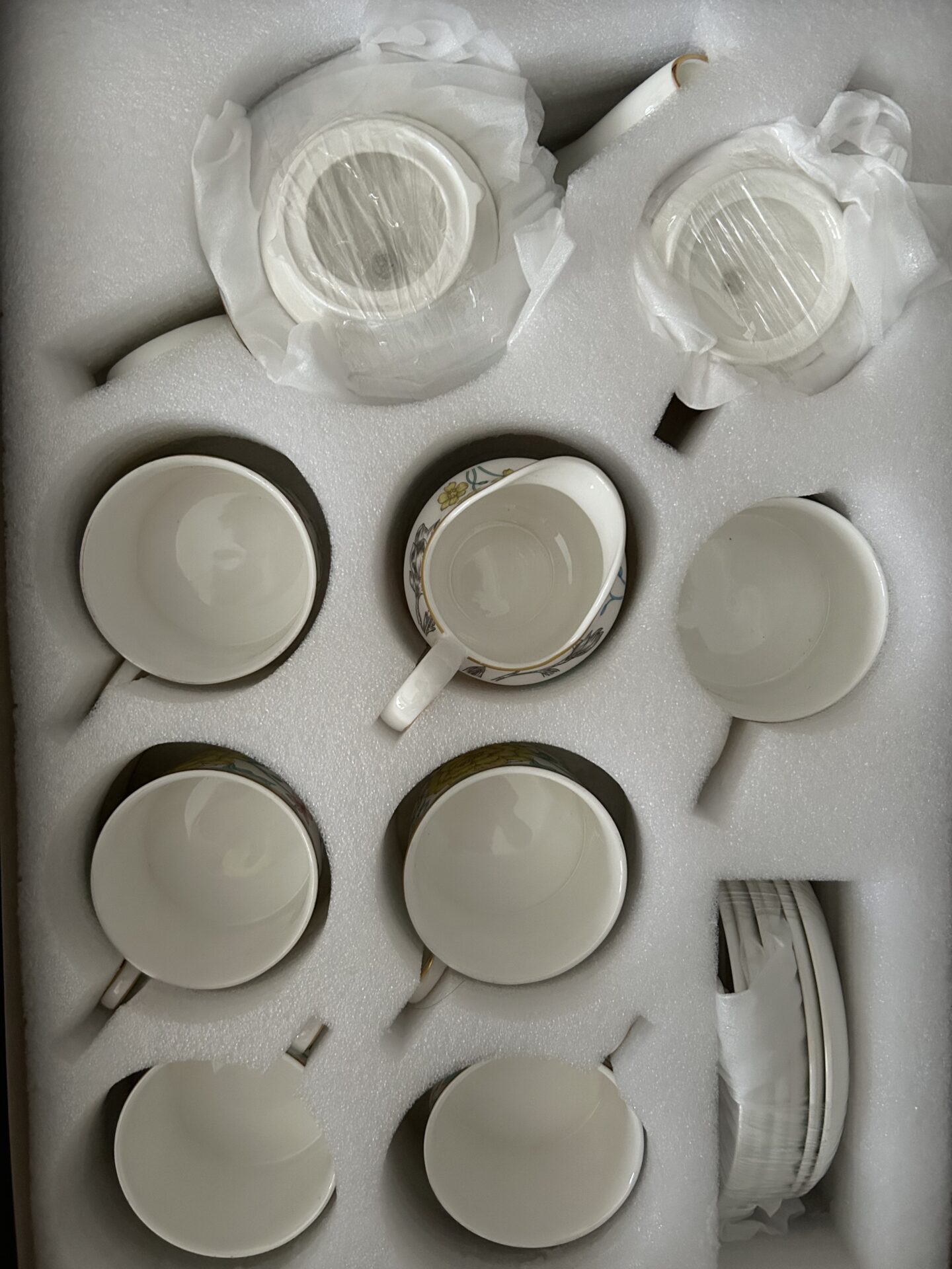 Click to view full screen Milan Flower English Tea Set Bone China Teapot Set photo review