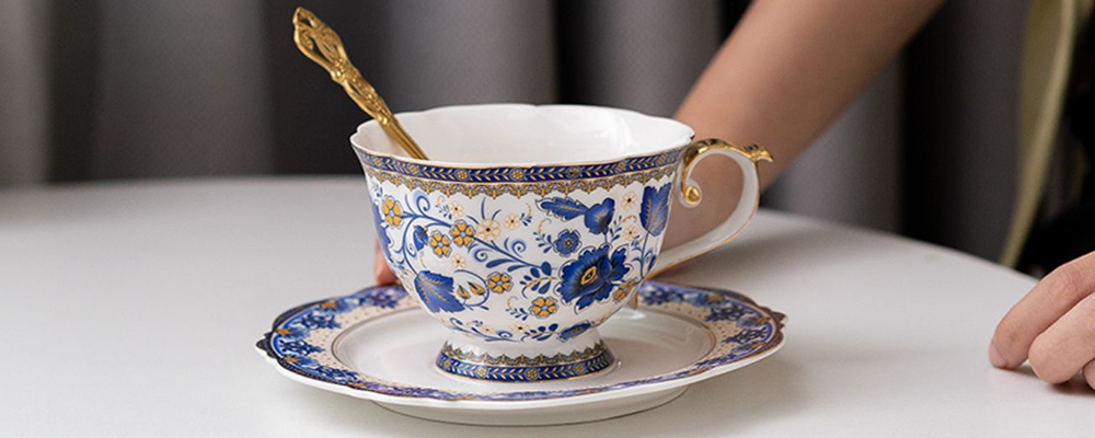 TSB11BB009 DD1 Vintage Tea Cup and Saucer Set Porcelain Blue White