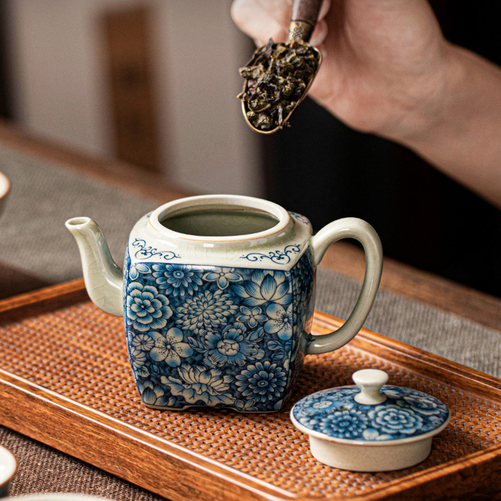 Vintage Chinese Gongfu Tea Set Porcelain Blue and White - Image 3