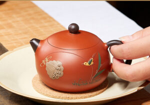 TSB6BB015 d6 Lotus Xi Shi Yixing Teapot Purple Clay 7.1 Oz