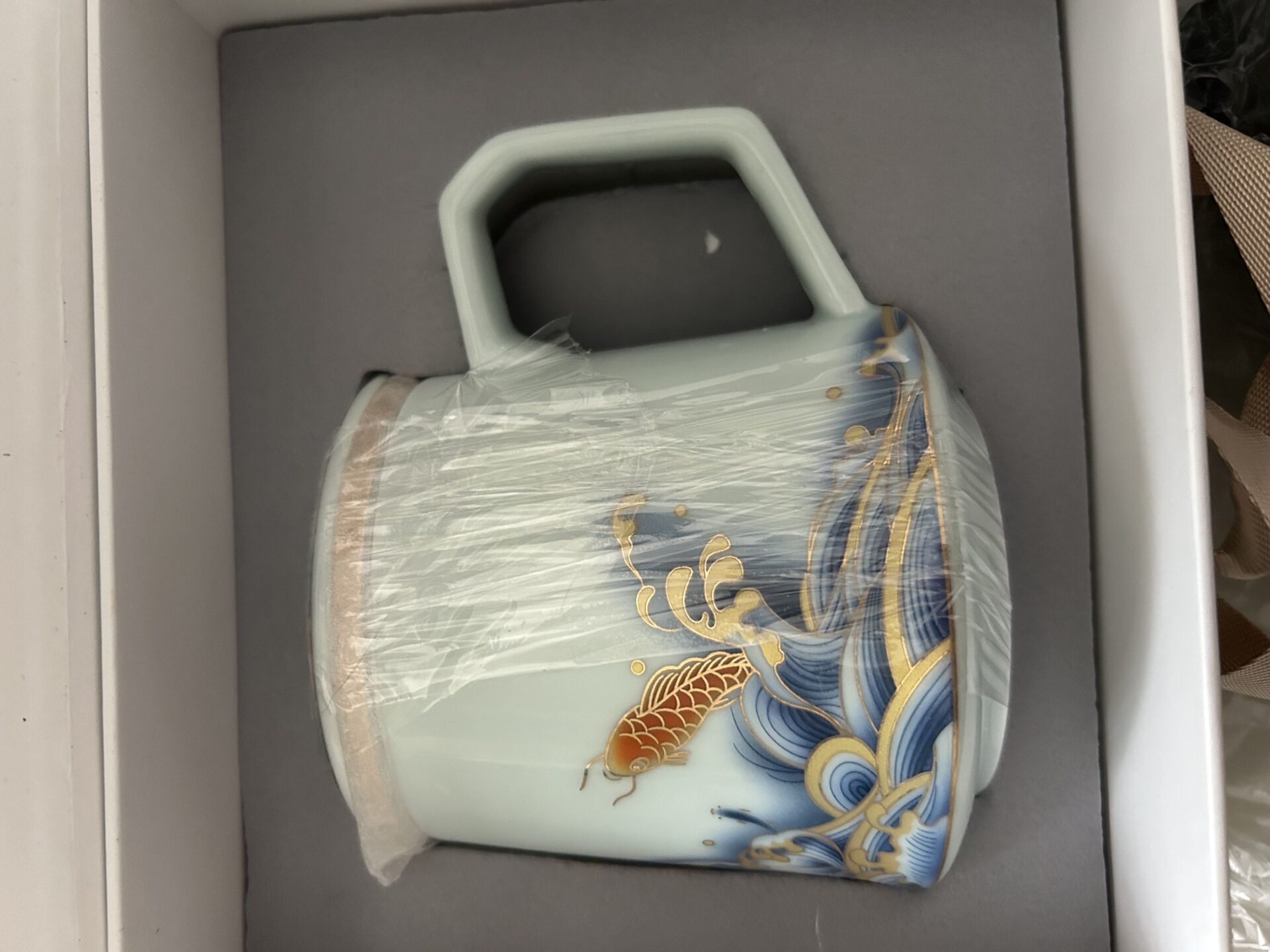 Click to view full screen Carp Waves Steep Tea Mug with Infuser and Lid 14.5 OZ photo review